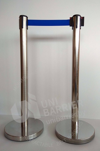 Стойка ограждения UniBar-220 серебристая зеркальная плоское основание синяя лента